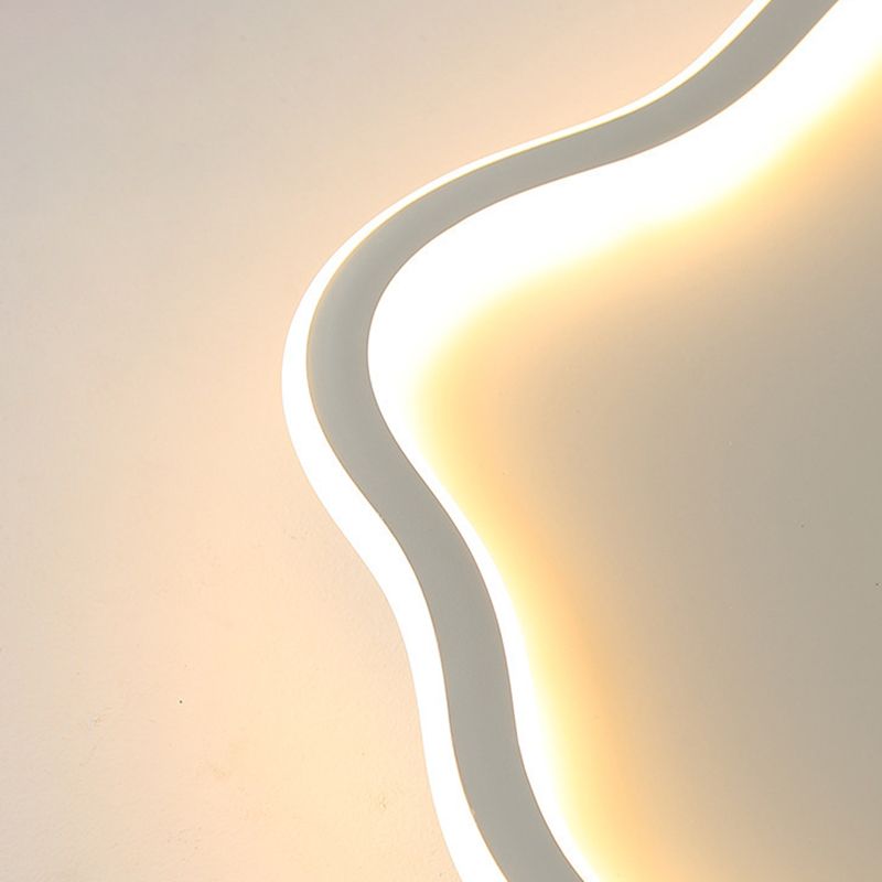 Ilyan Modern Cloud Ceiling Light. Metal/Acrylic. Black/White. Living Room