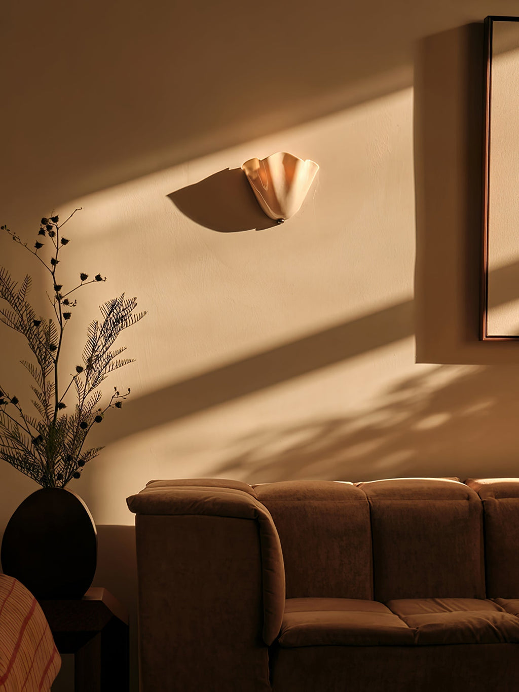 Elegant Wall Lamp with Soft Curves