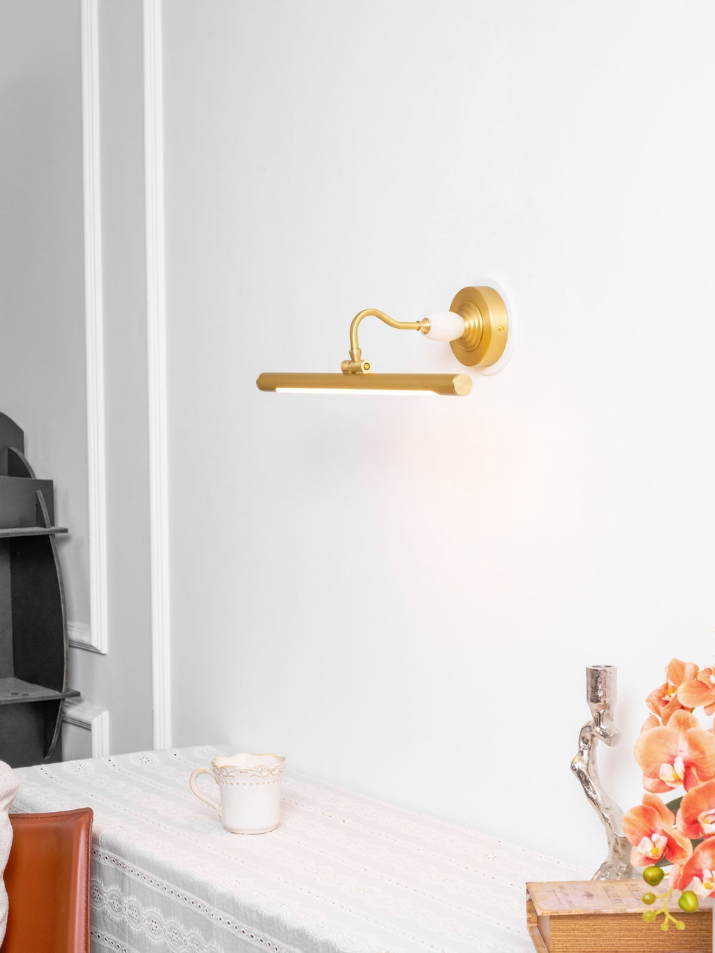 Elegant Linear Wall Sconce