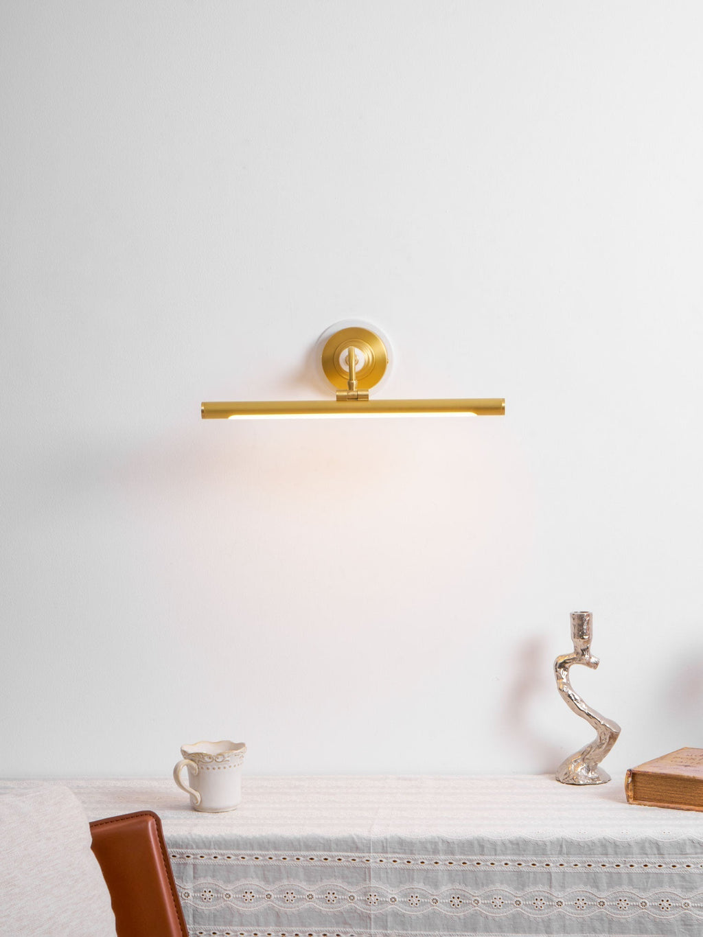 Elegant Linear Wall Sconce