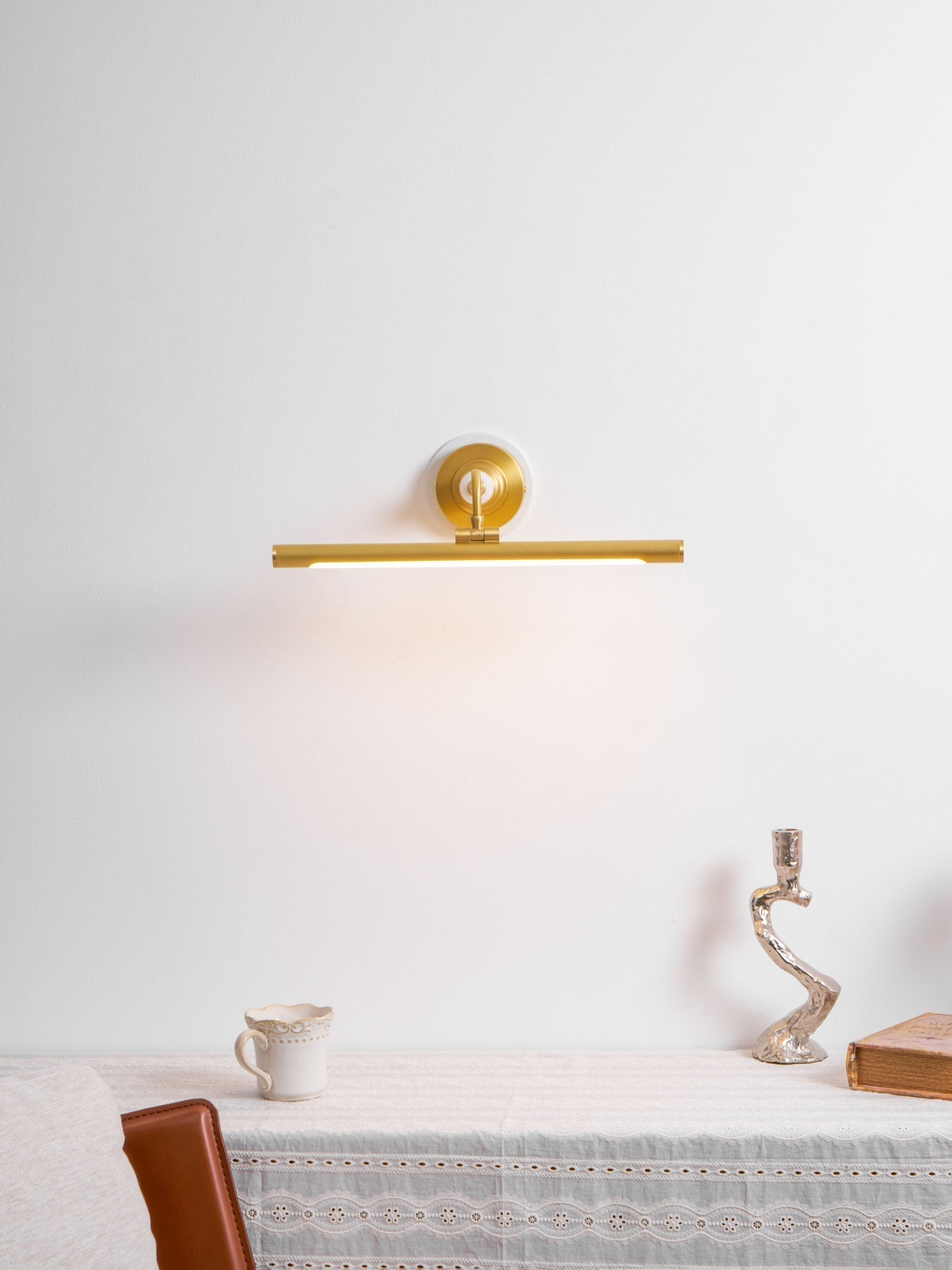 Elegant Linear Wall Sconce
