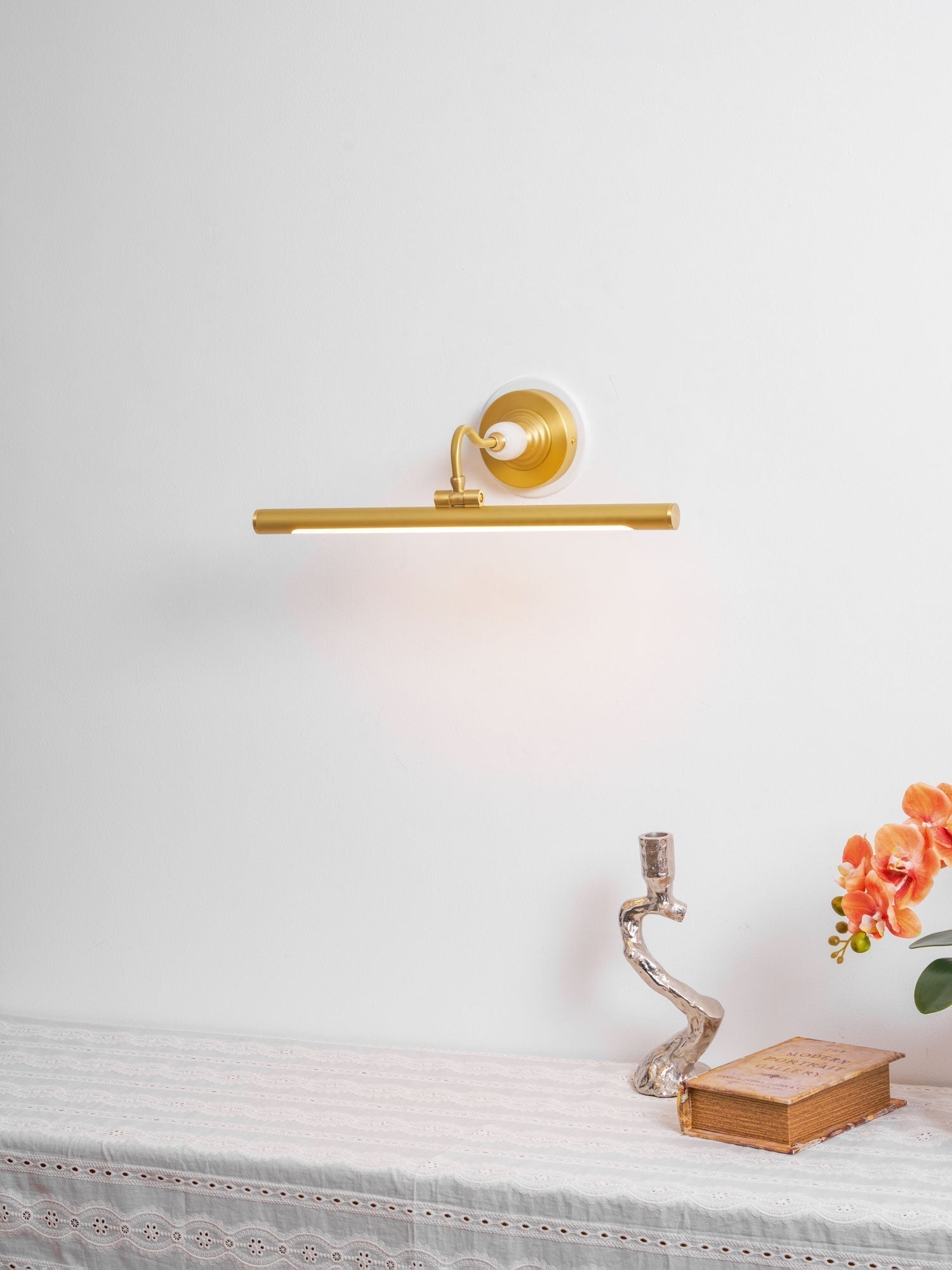 Elegant Linear Wall Sconce