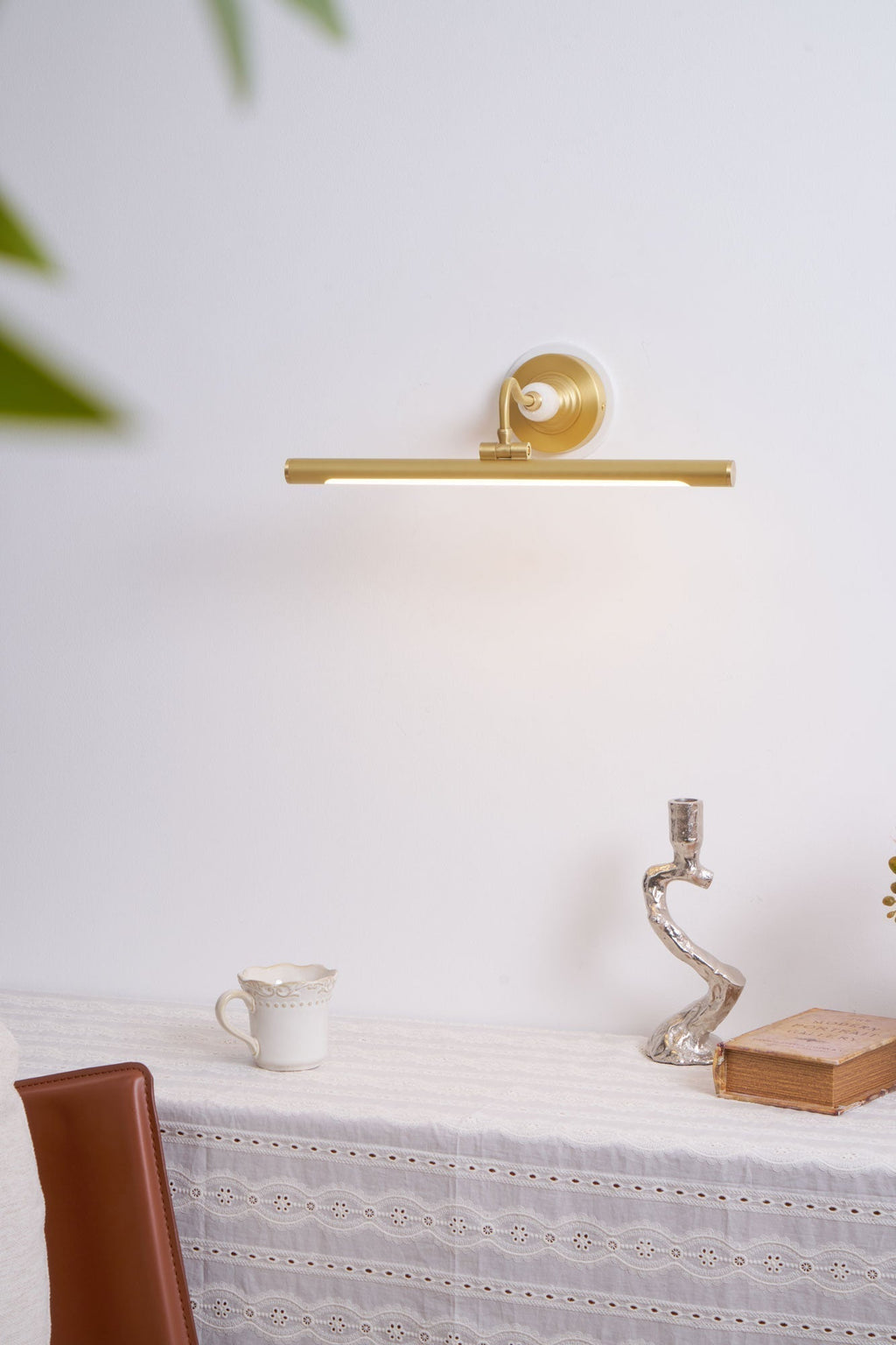 Elegant Linear Wall Sconce