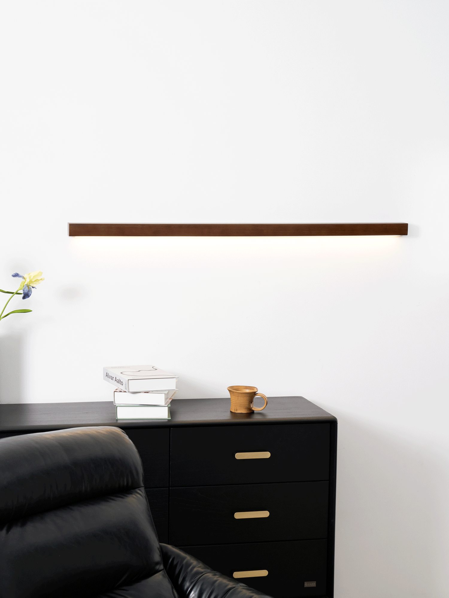 Linear Wood and LED Wall Sconce Minimalist Design