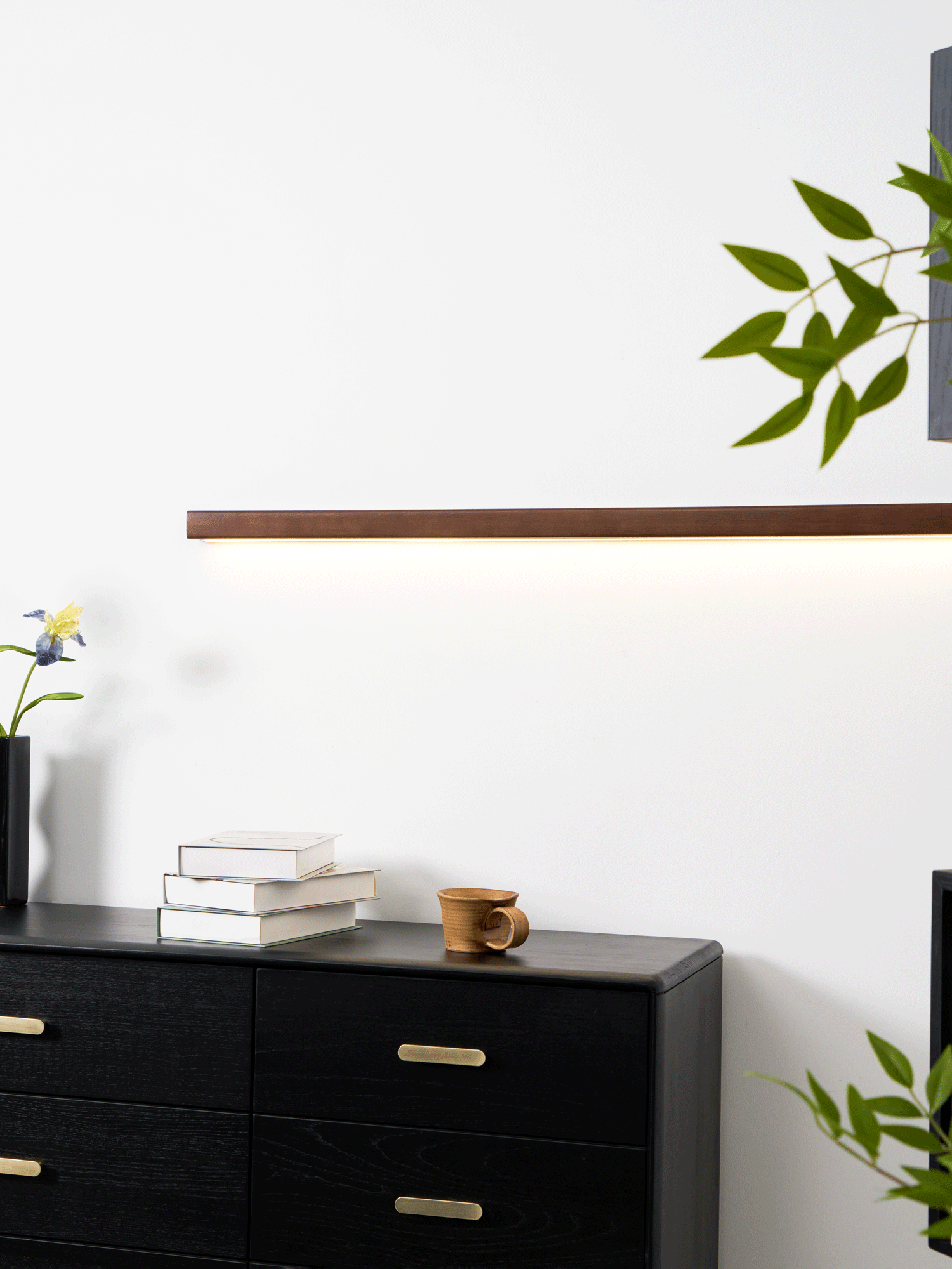 Linear Wood and LED Wall Sconce Minimalist Design