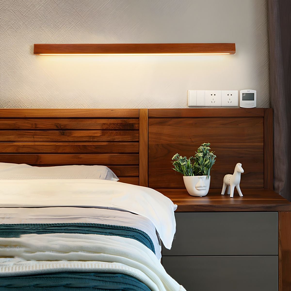 Linear Wood and LED Wall Sconce Minimalist Design