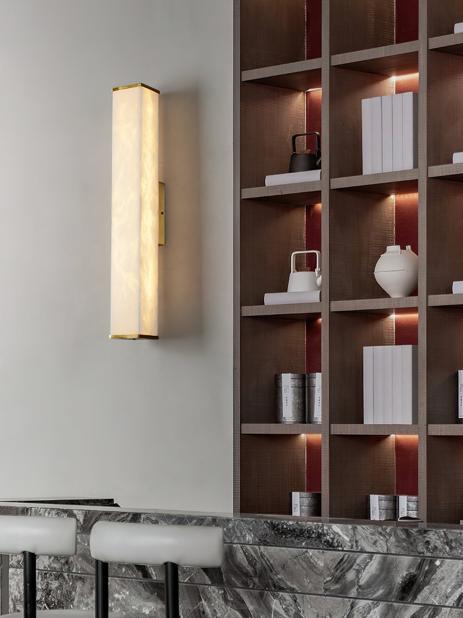 Arcus Wall Lamp Elegant Minimalist Modern Style in Brass and Alabaster