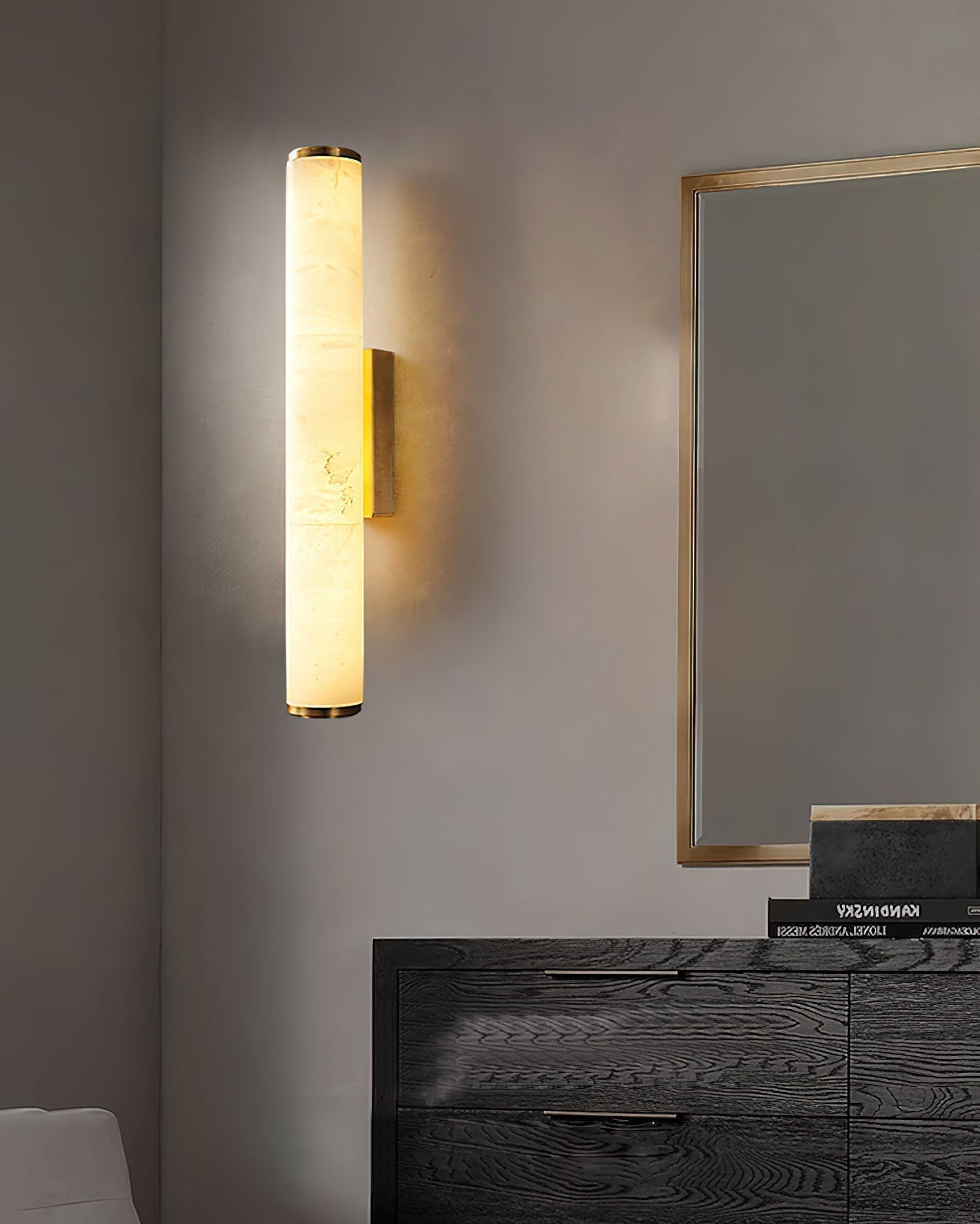 Arcus Wall Lamp Elegant Minimalist Modern Style in Brass and Alabaster