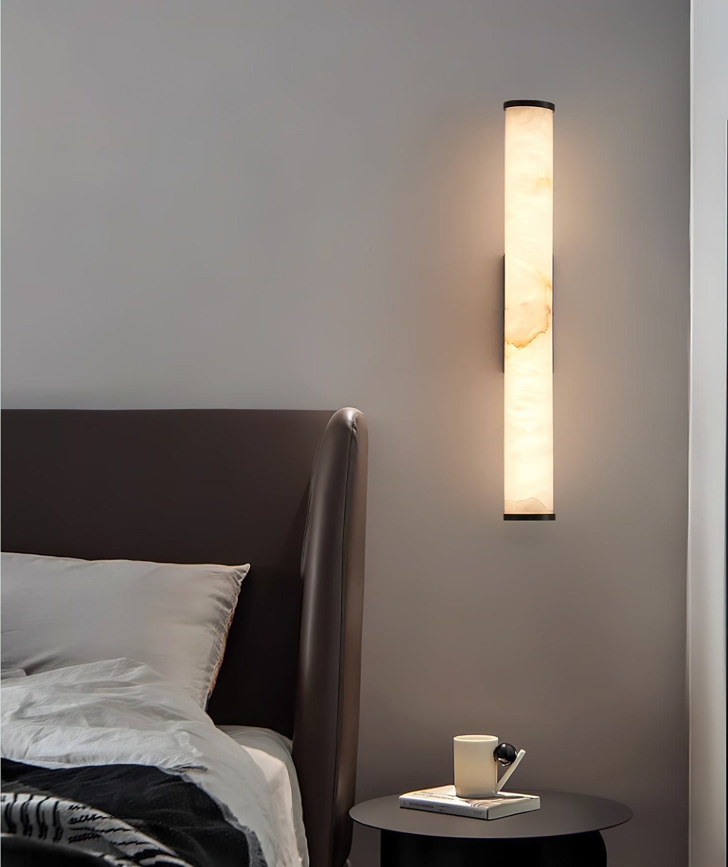 Arcus Wall Lamp Elegant Minimalist Modern Style in Brass and Alabaster