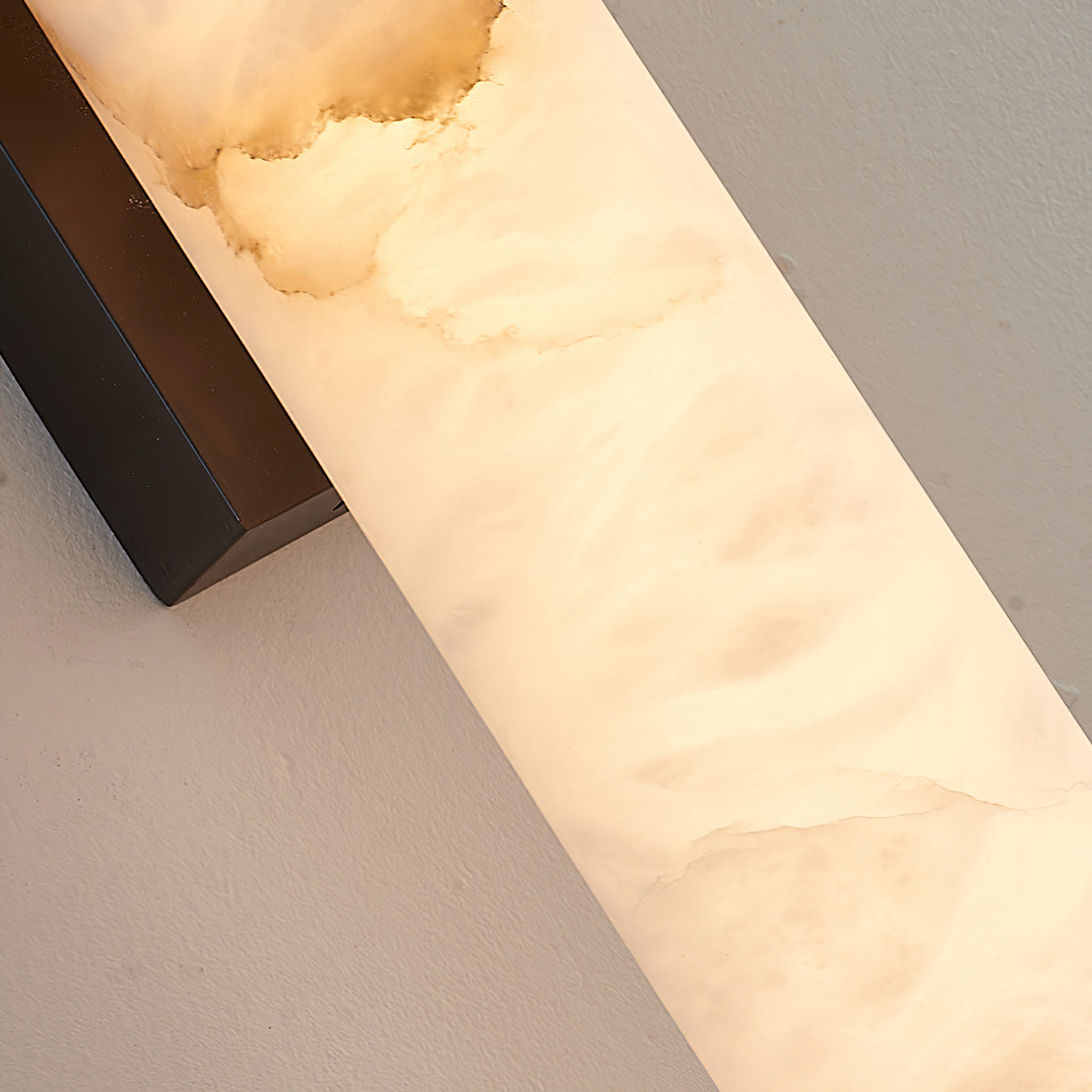 Arcus Wall Lamp Elegant Minimalist Modern Style in Brass and Alabaster