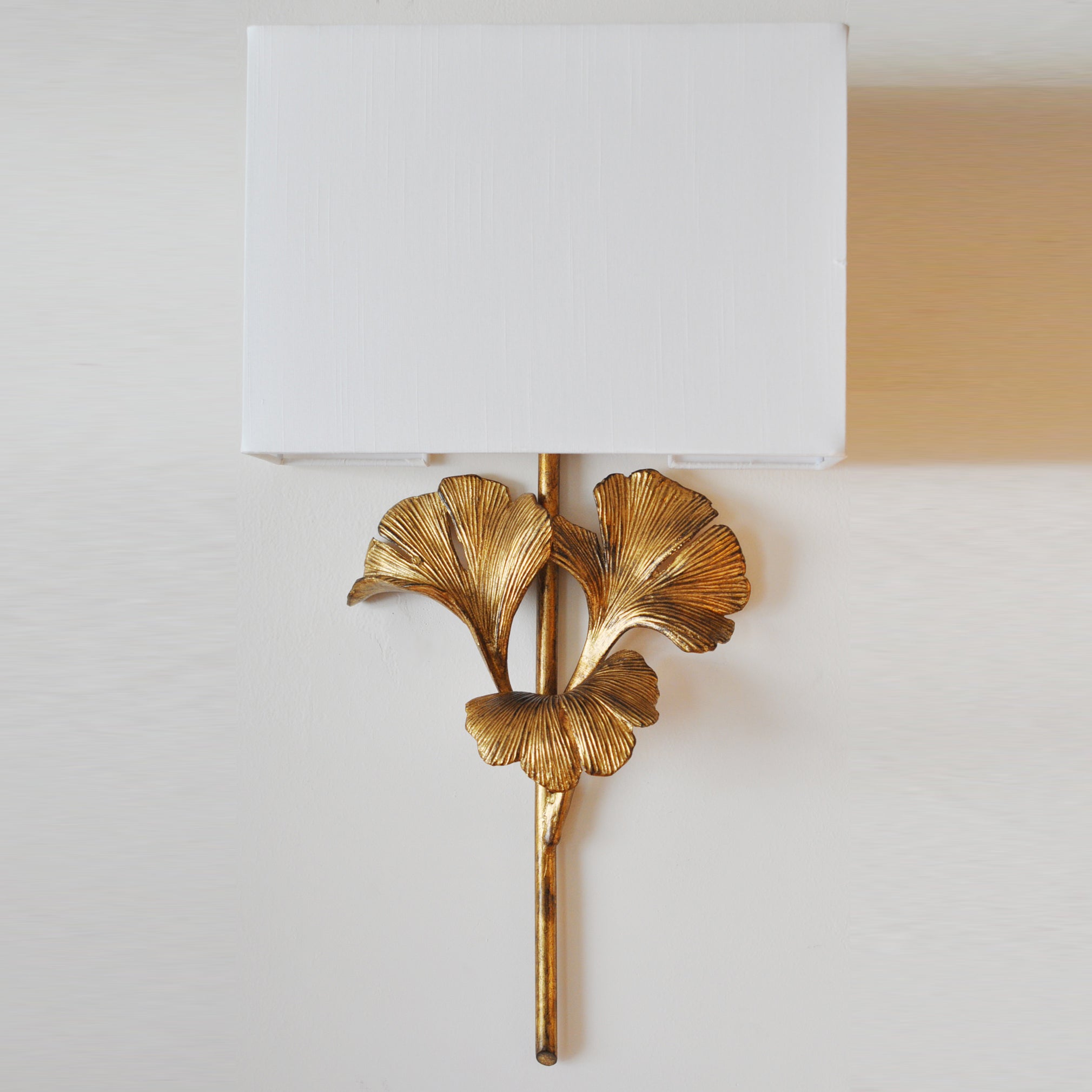 Daisy Ginkgo Leaf Wall Sconce