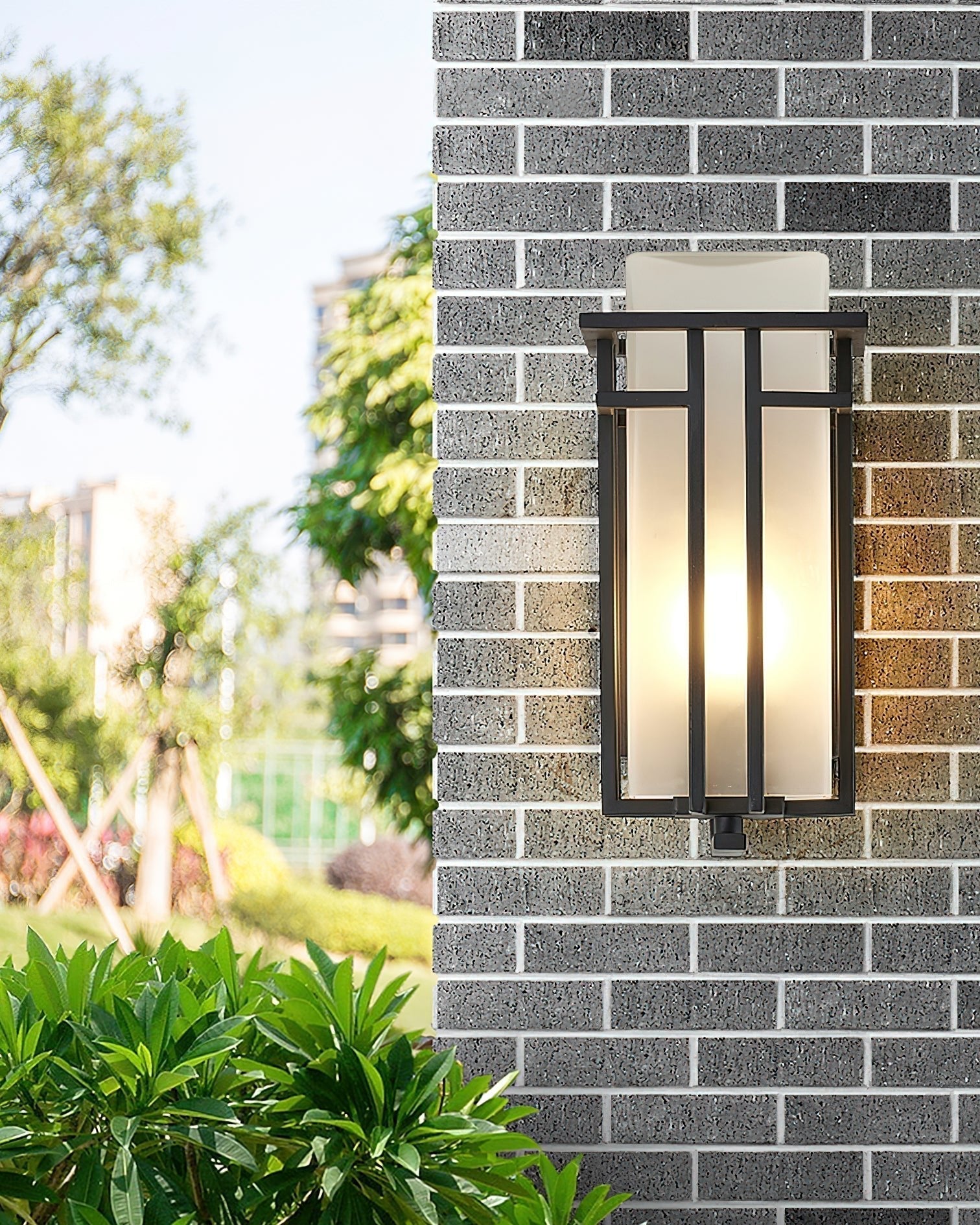 Outdoor Wall Lamp in Iron Retro Lantern