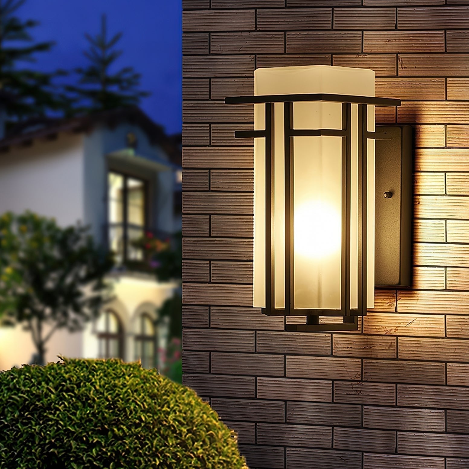 Outdoor Wall Lamp in Iron Retro Lantern