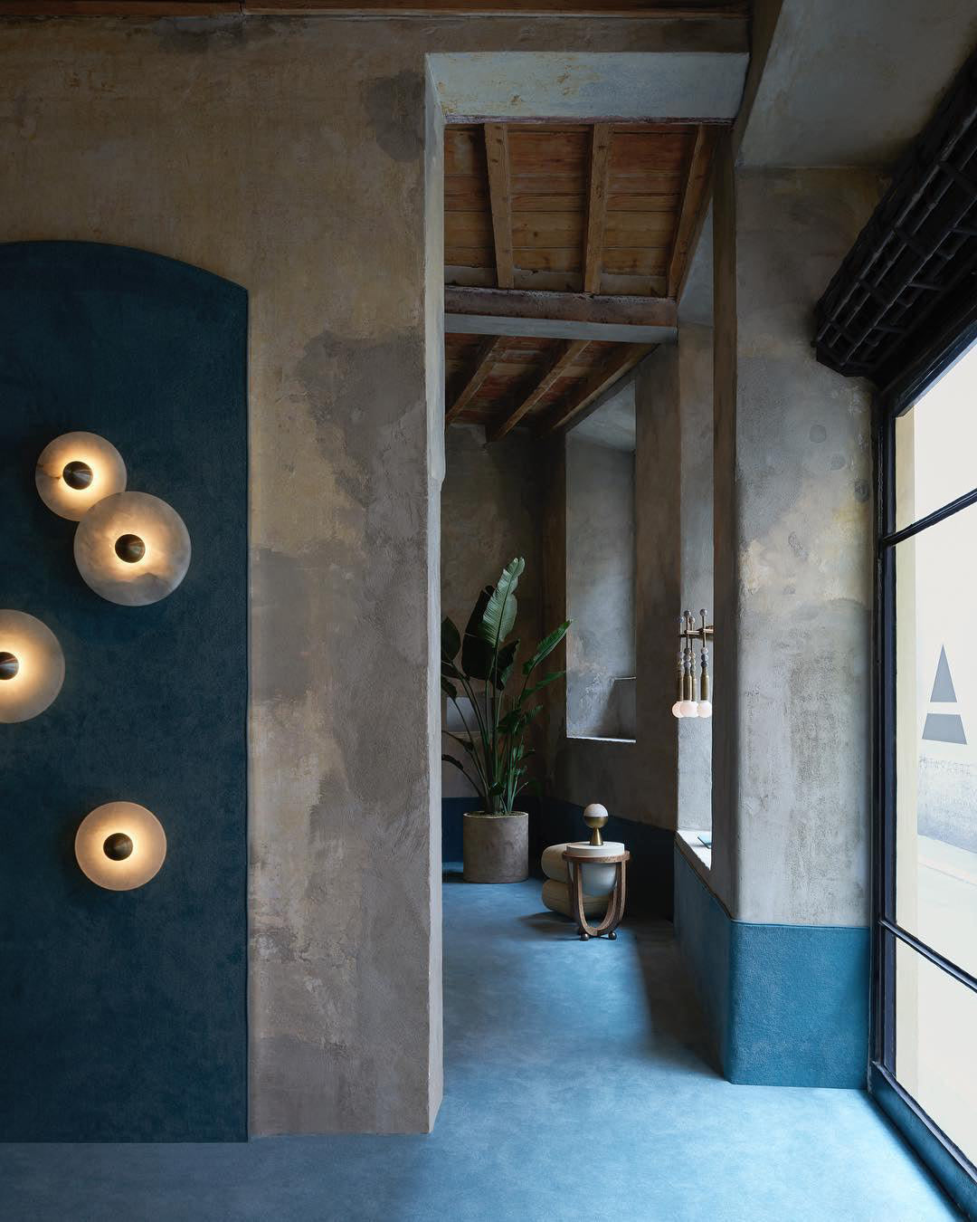 Round Wall Lamp Alabaster Fluted Brass