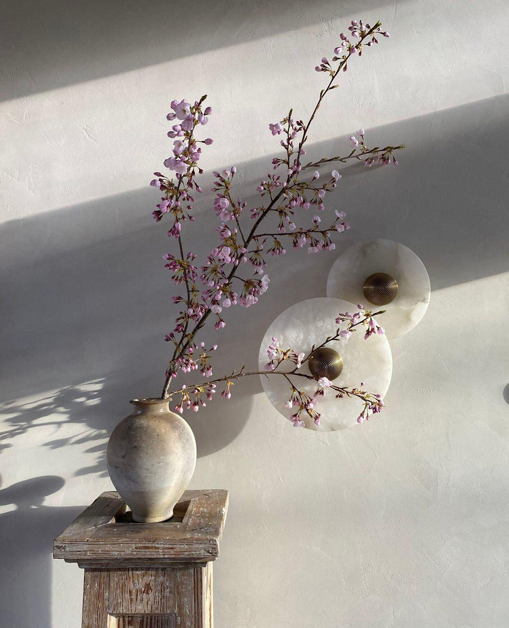 Round Wall Lamp Alabaster Fluted Brass