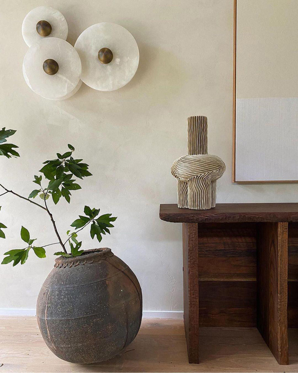 Round Wall Lamp Alabaster Fluted Brass