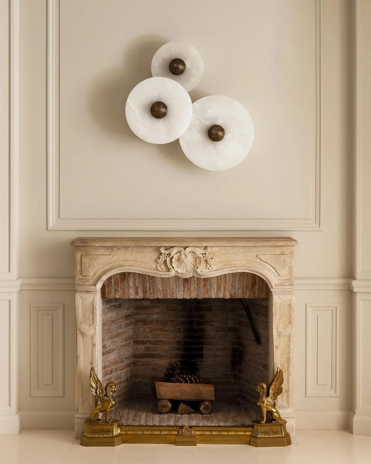 Round Wall Lamp Alabaster Fluted Brass