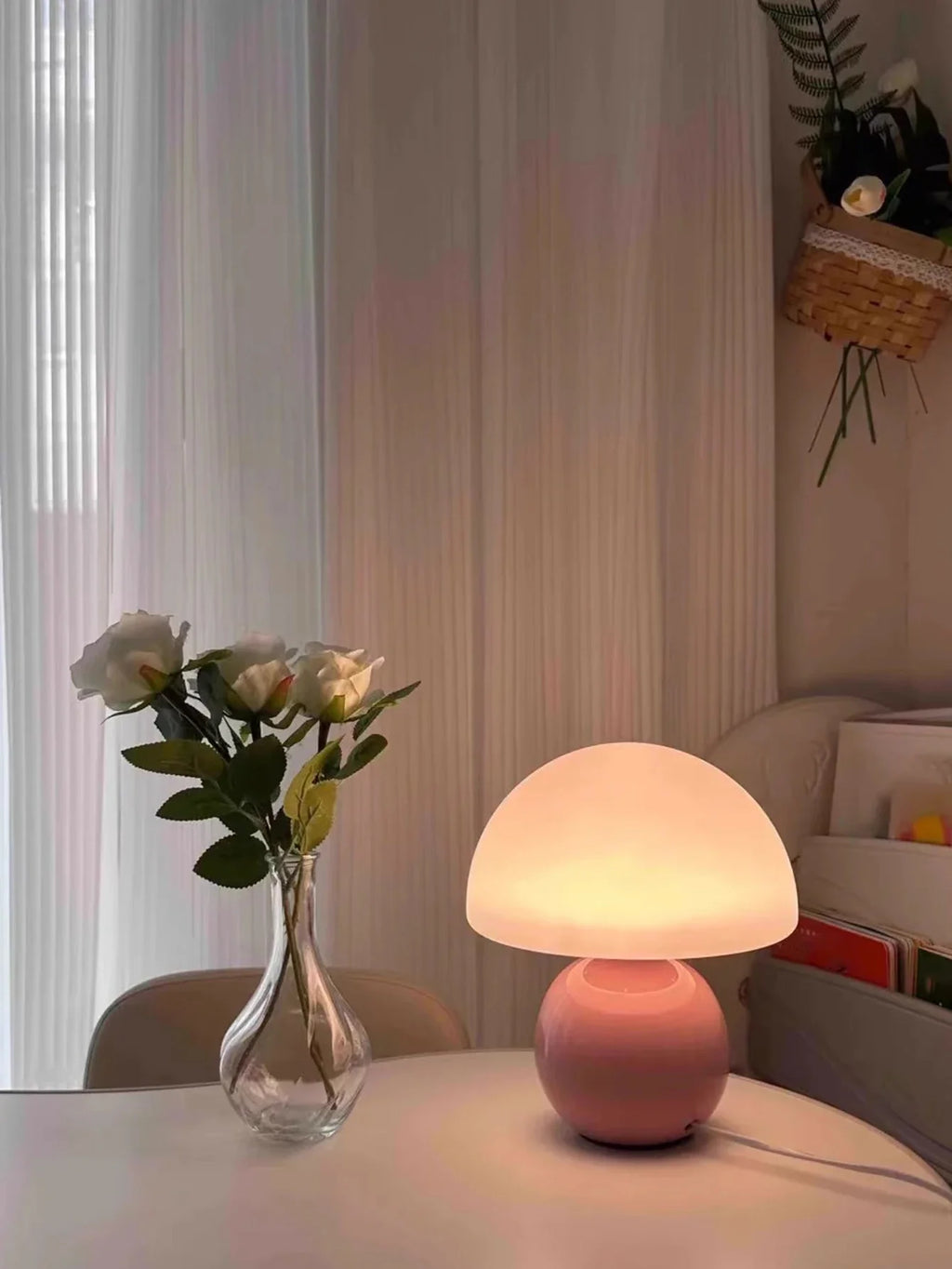 Modern table lamp with a spherical base and mushroom-shaped shade – minimalist style