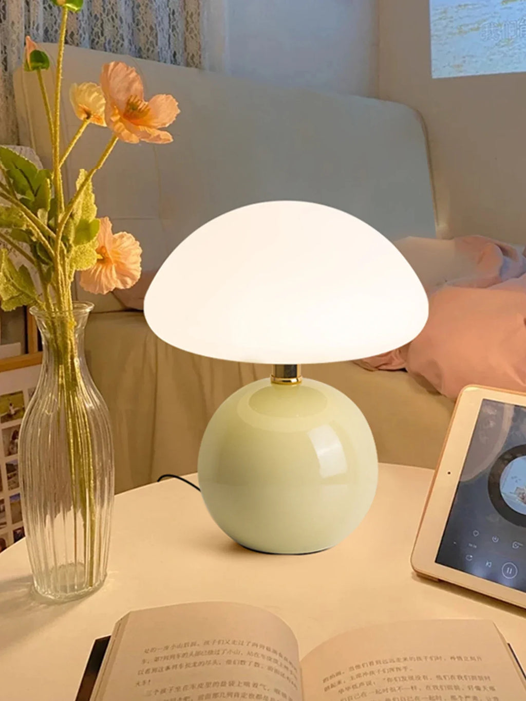 Modern table lamp with a spherical base and mushroom-shaped shade – minimalist style