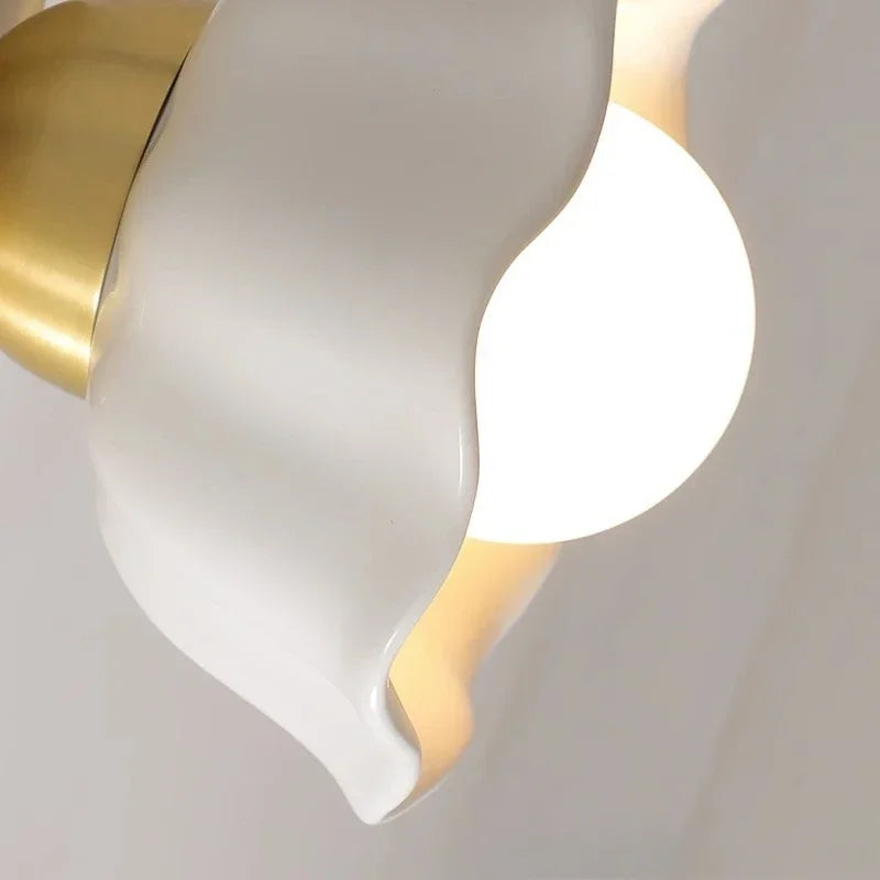 Wall lamp with wavy shade and chain