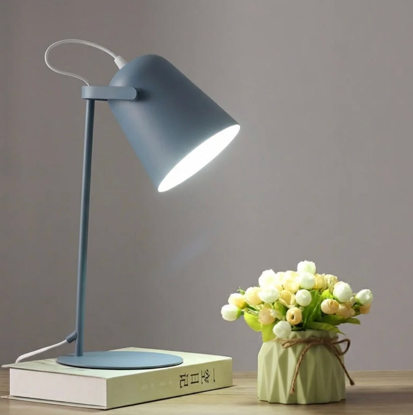 Modern Metal Desk Lamp – Adjustable Table Lamp for Reading