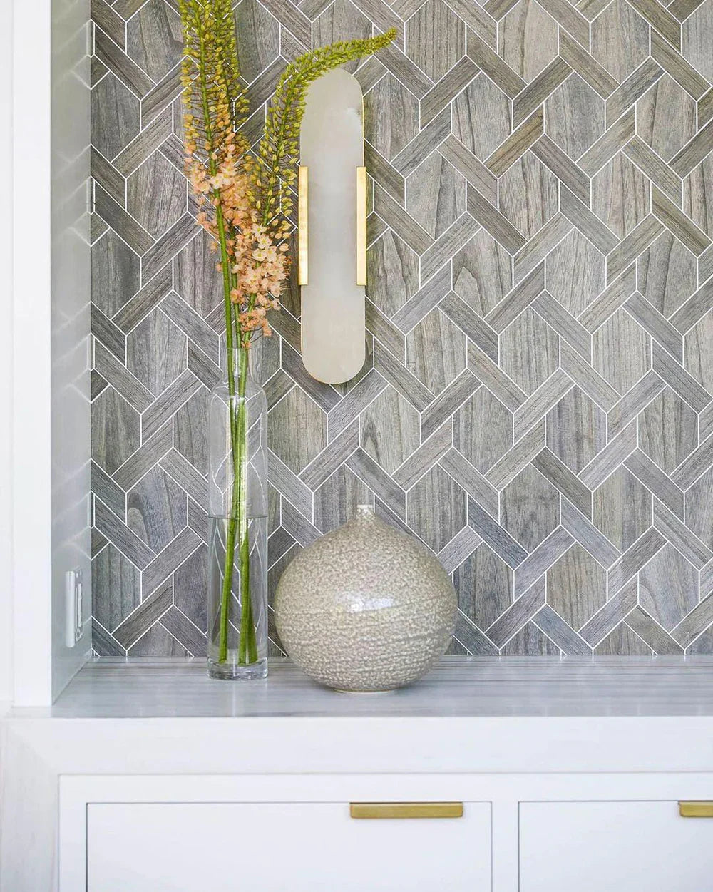 Modern Marble Wall Sconce with Gold Details – Luxury Lighting