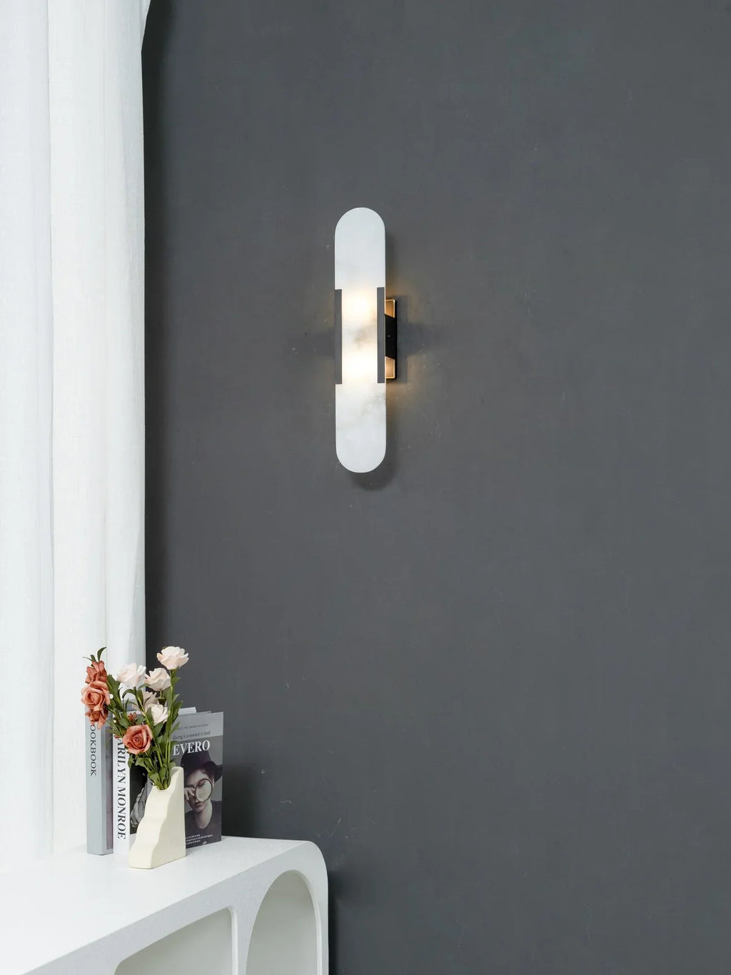 Modern Marble Wall Sconce with Gold Details – Luxury Lighting