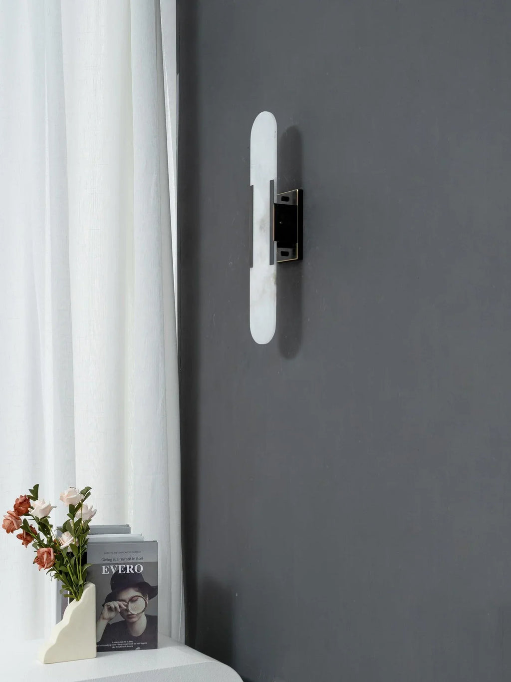Modern Marble Wall Sconce with Gold Details – Luxury Lighting