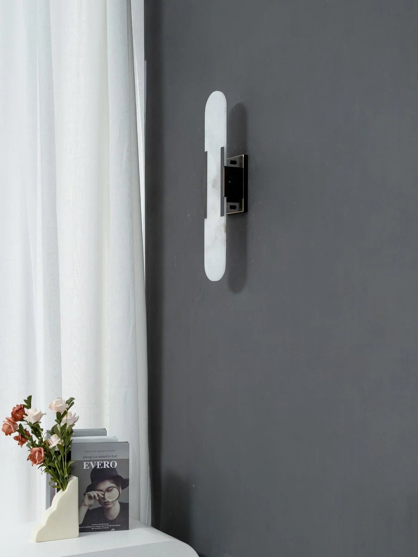 Modern Marble Wall Sconce with Gold Details – Luxury Lighting