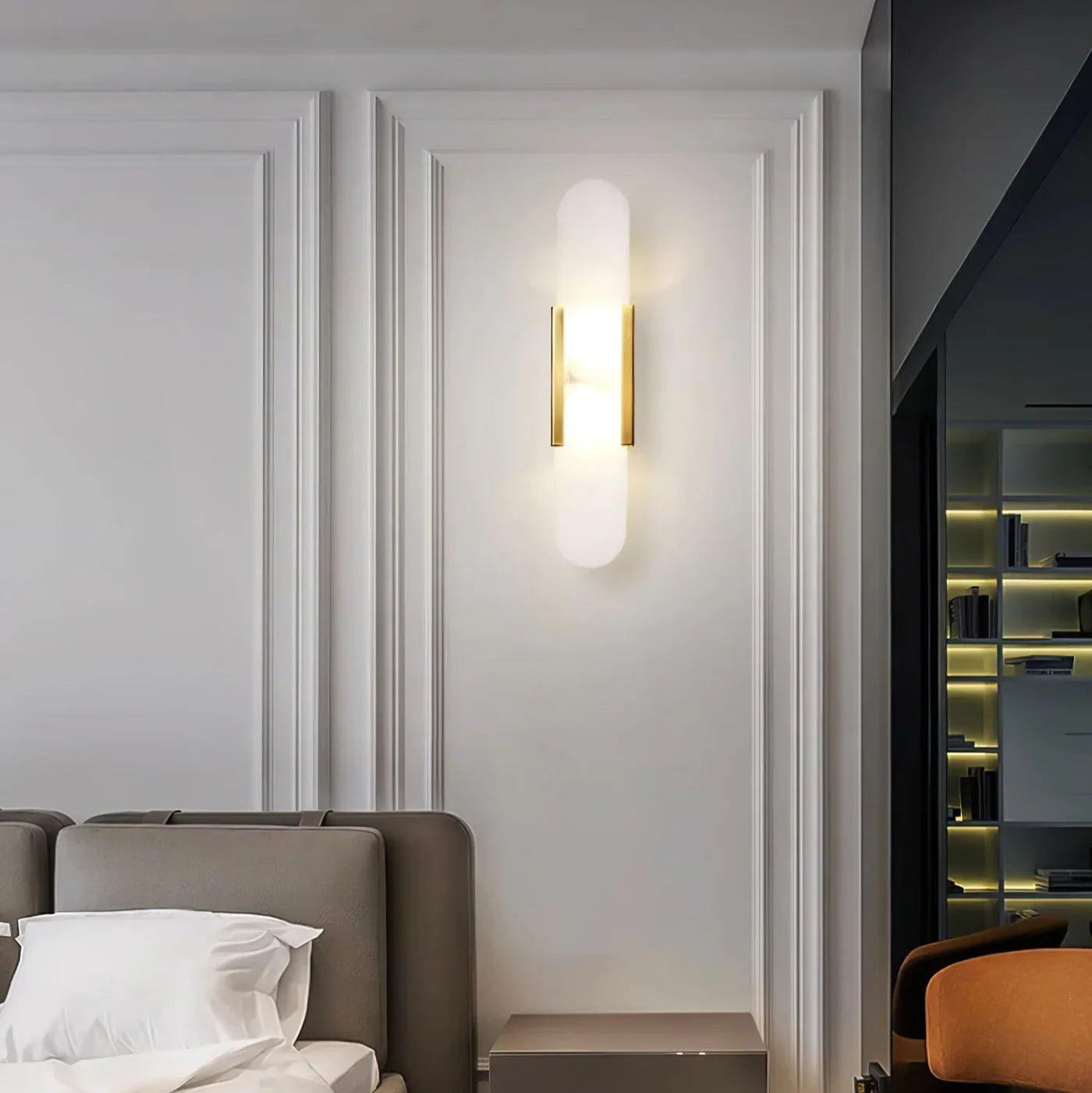 Modern Marble Wall Sconce with Gold Details – Luxury Lighting