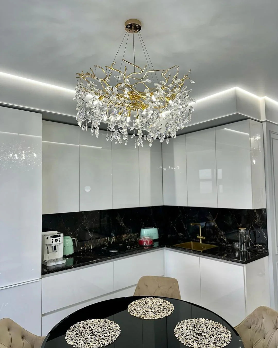 Exclusive chandelier with crystal leaves – branch effect, modern elegance