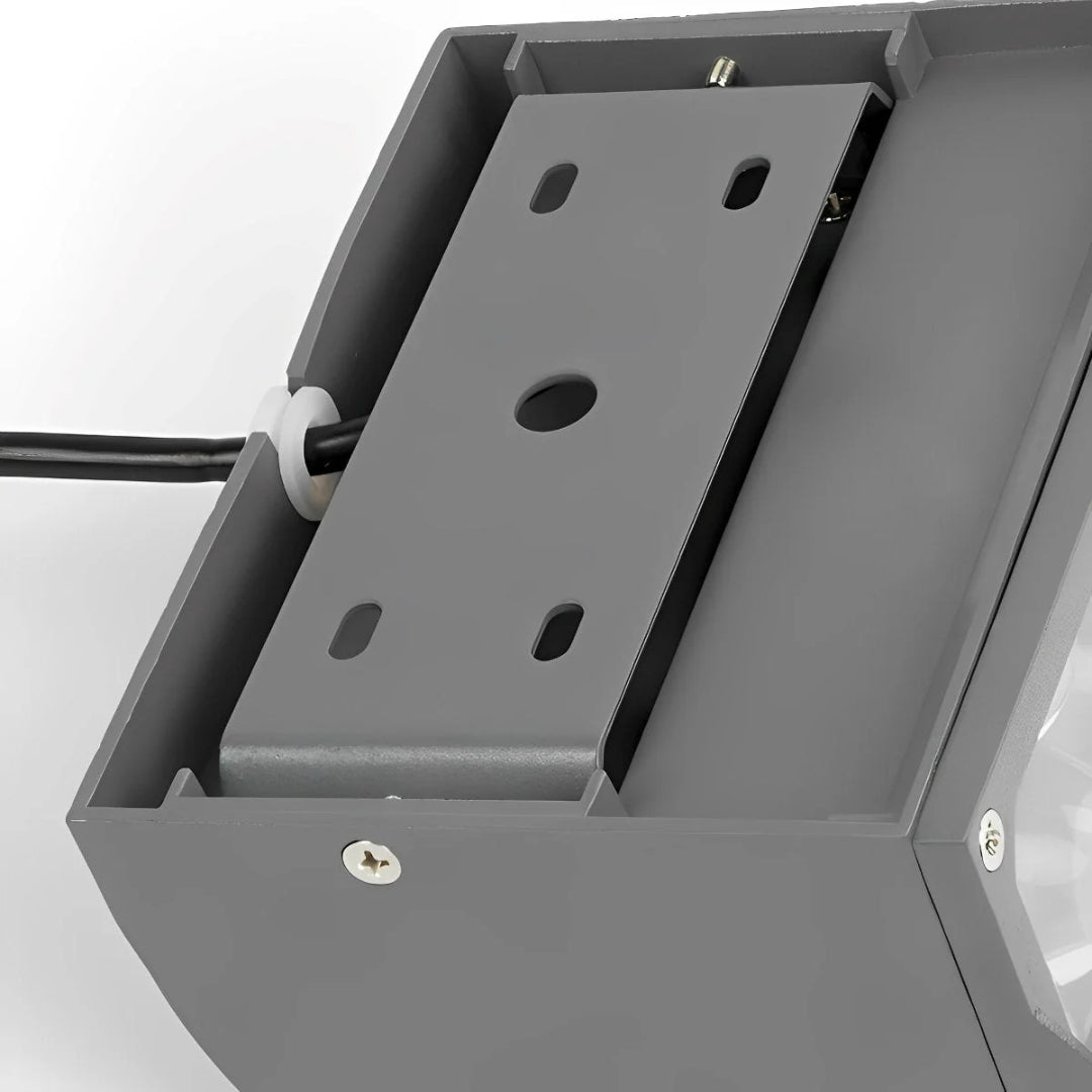 Elvarinna – Architectural LED Outdoor Wall Lamp